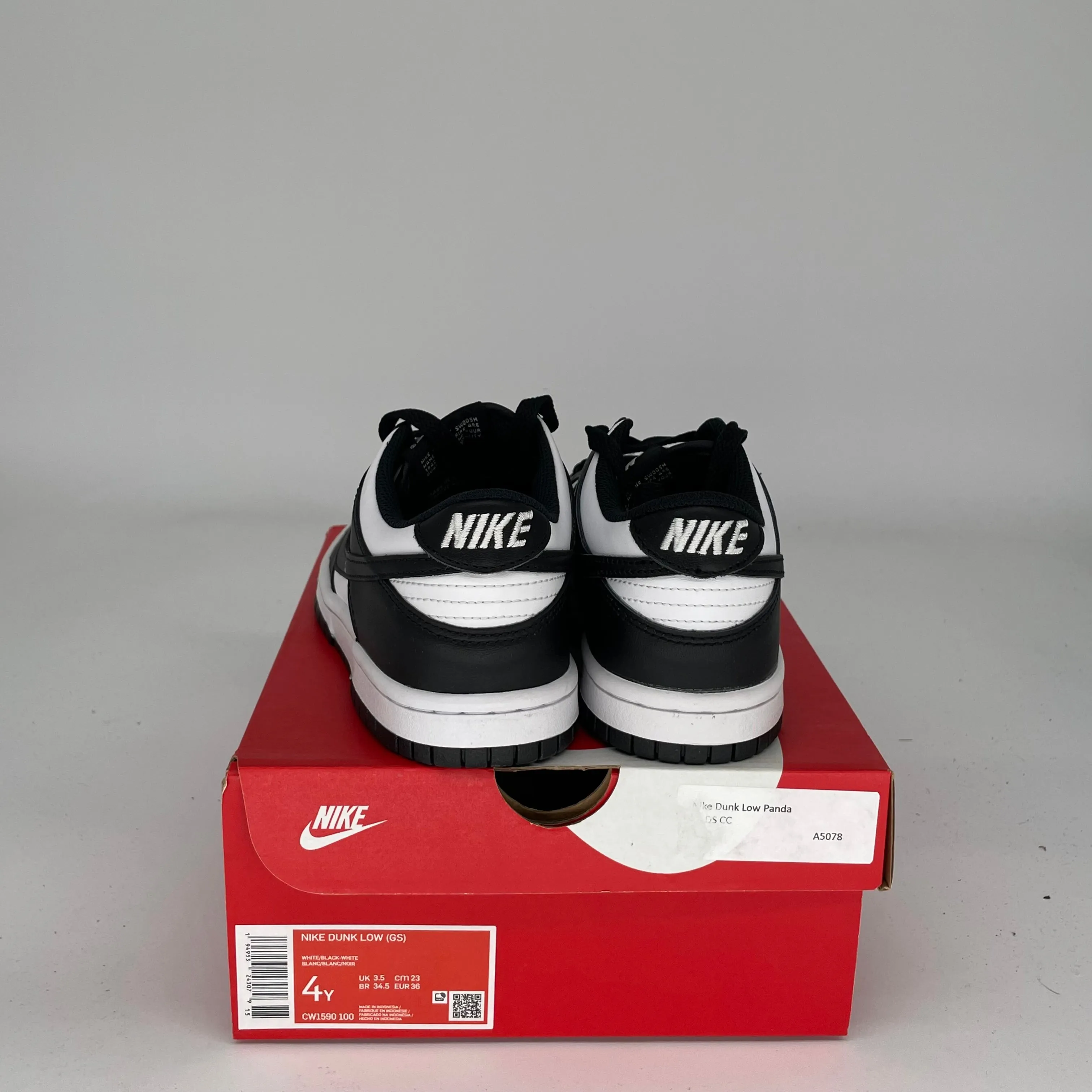 NIKE DUNK LOW PANDA SIZE 4Y CW1590-100