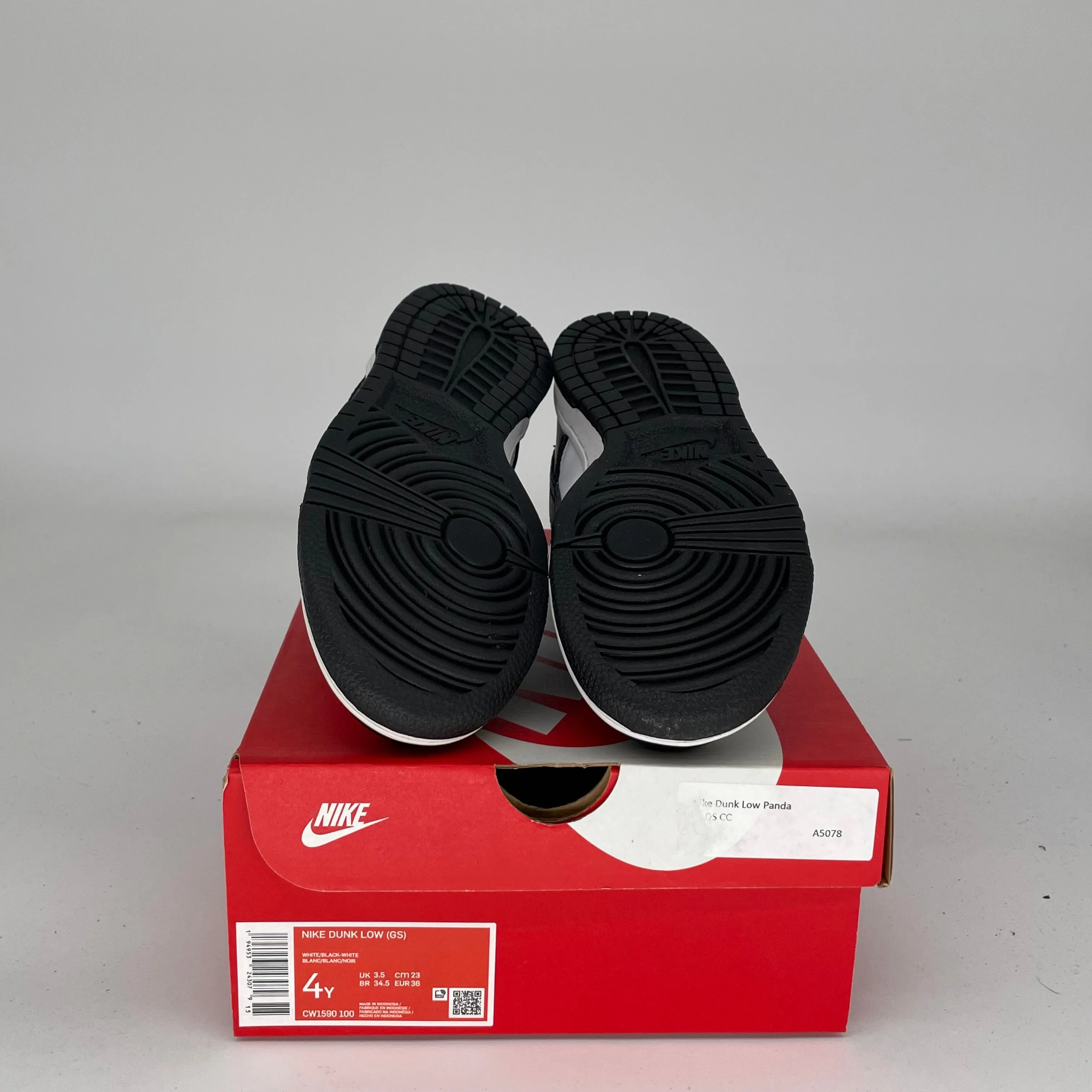NIKE DUNK LOW PANDA SIZE 4Y CW1590-100