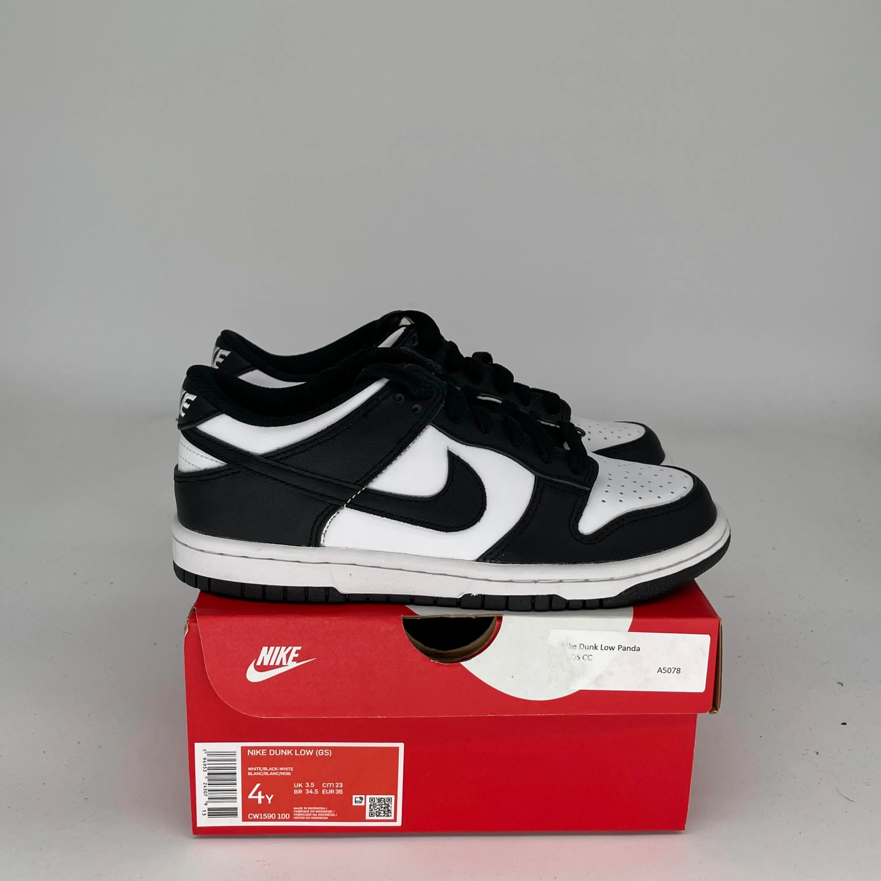 NIKE DUNK LOW PANDA SIZE 4Y CW1590-100