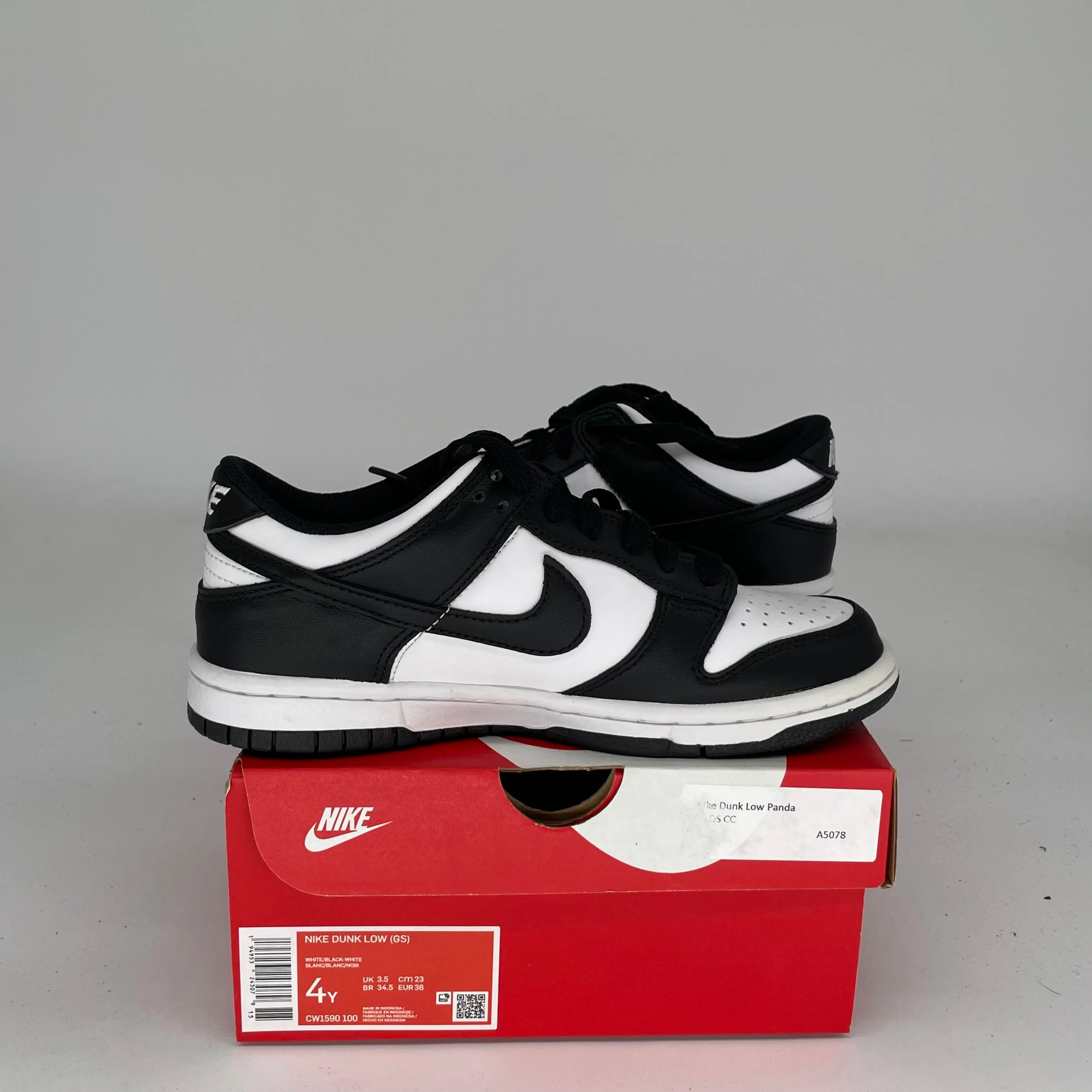 NIKE DUNK LOW PANDA SIZE 4Y CW1590-100