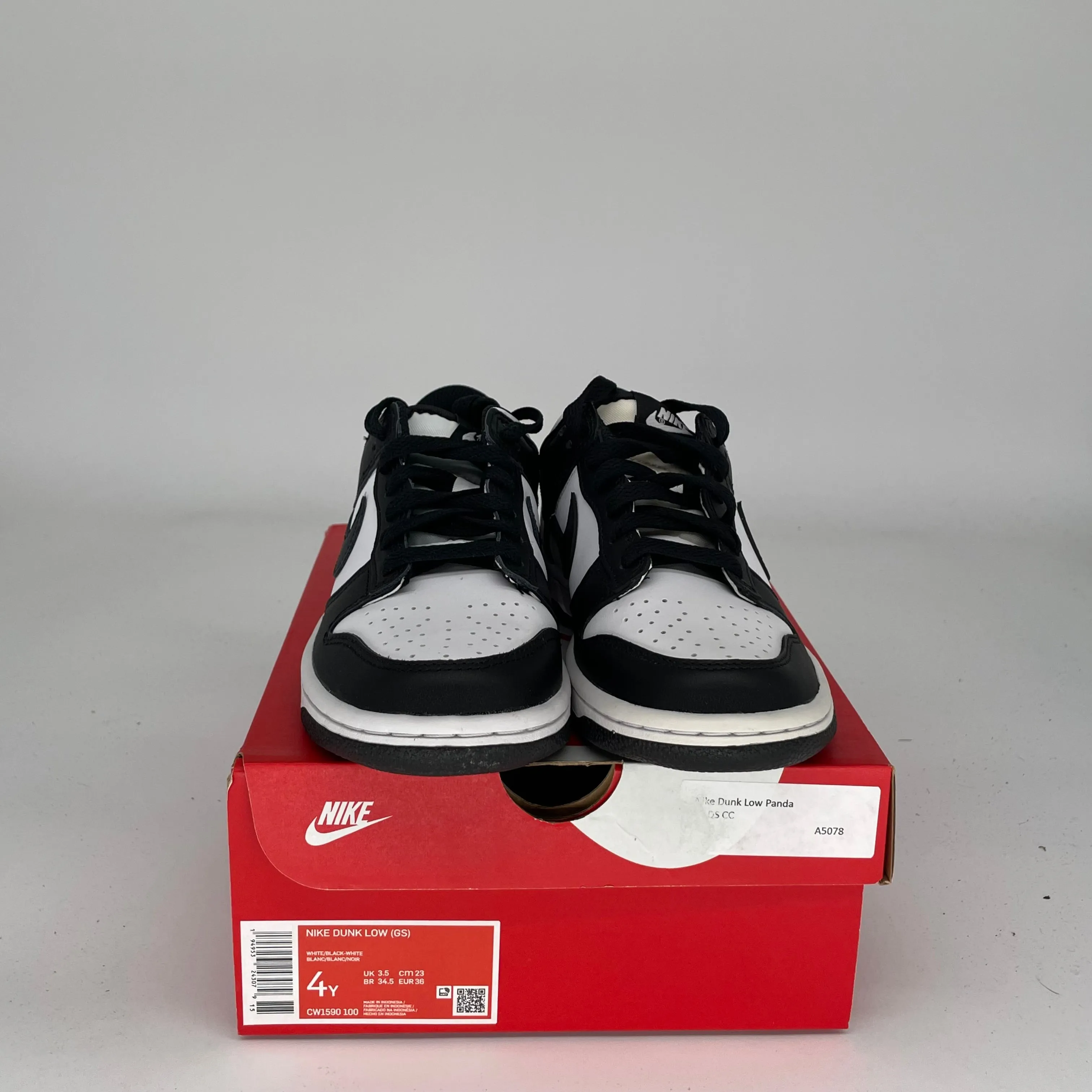 NIKE DUNK LOW PANDA SIZE 4Y CW1590-100