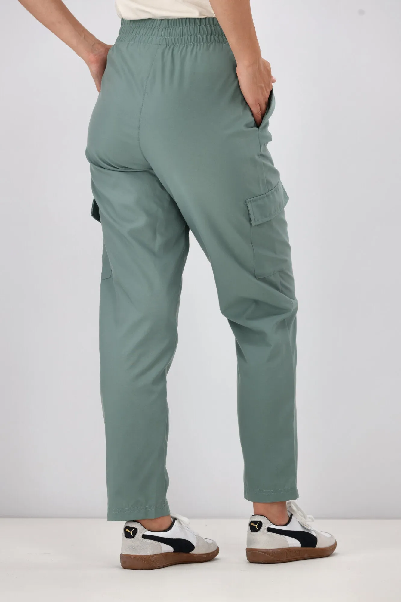 Puma ESS No 1 Logo Woven Cargo Pants op Green Moon