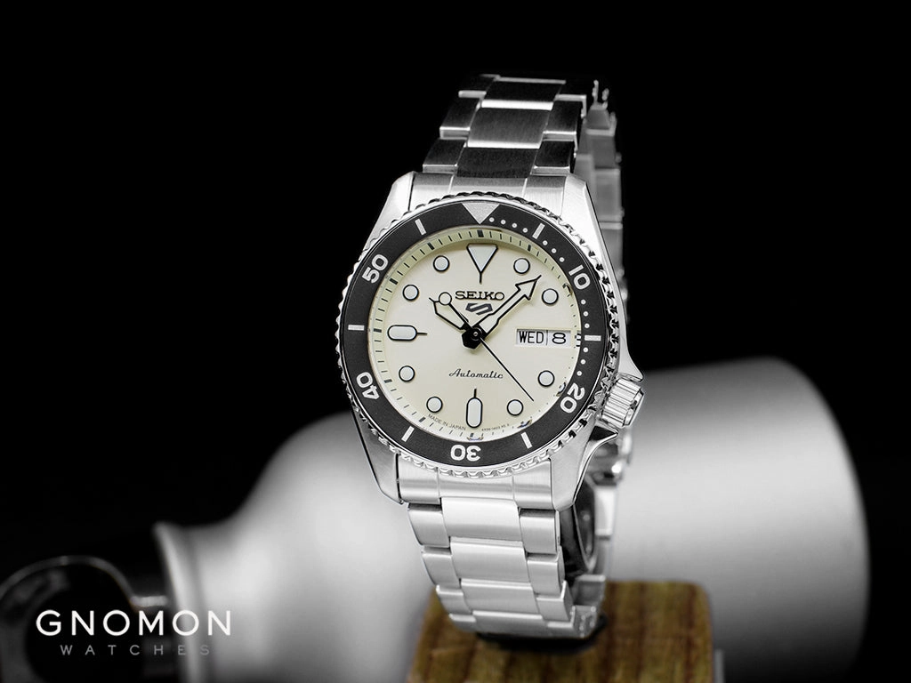 Seiko 5 Sports ??Sports Style?? 38mm Champagne White Ref. SBSA227