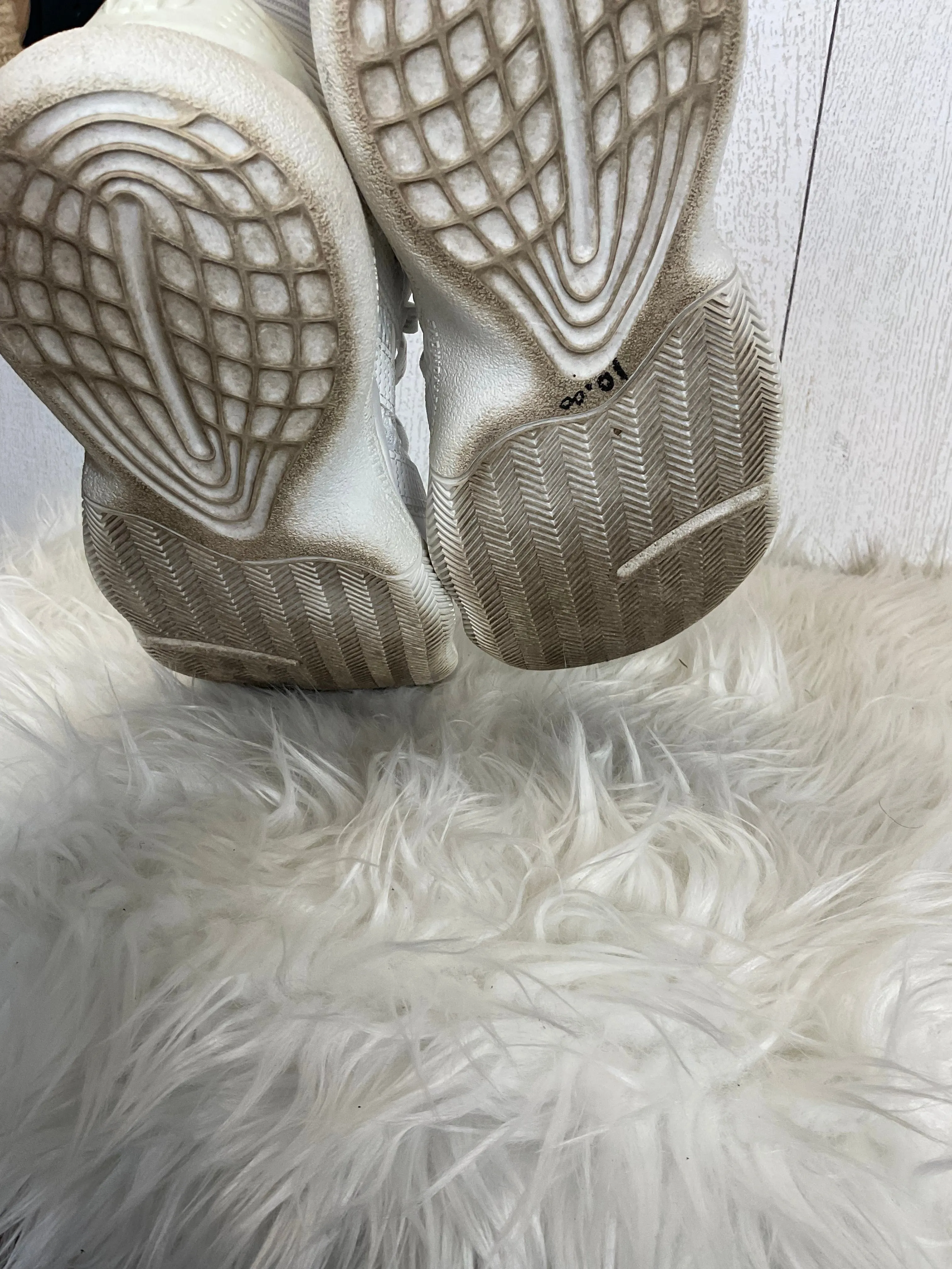 Shoes Athletic By Adidas In White, Size: 8 adidas