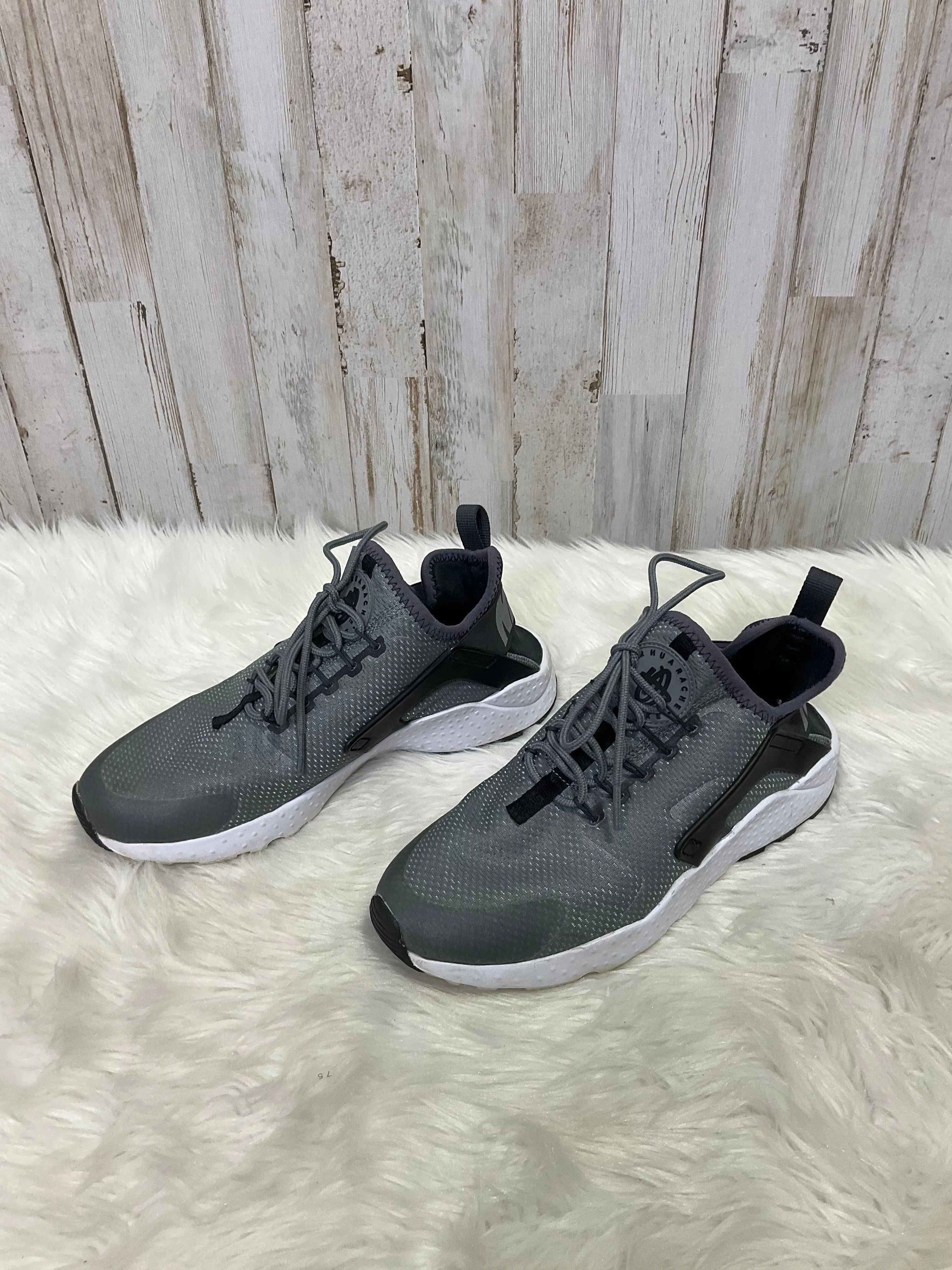 Shoes Athletic By Nike  Size: 7.5 nike