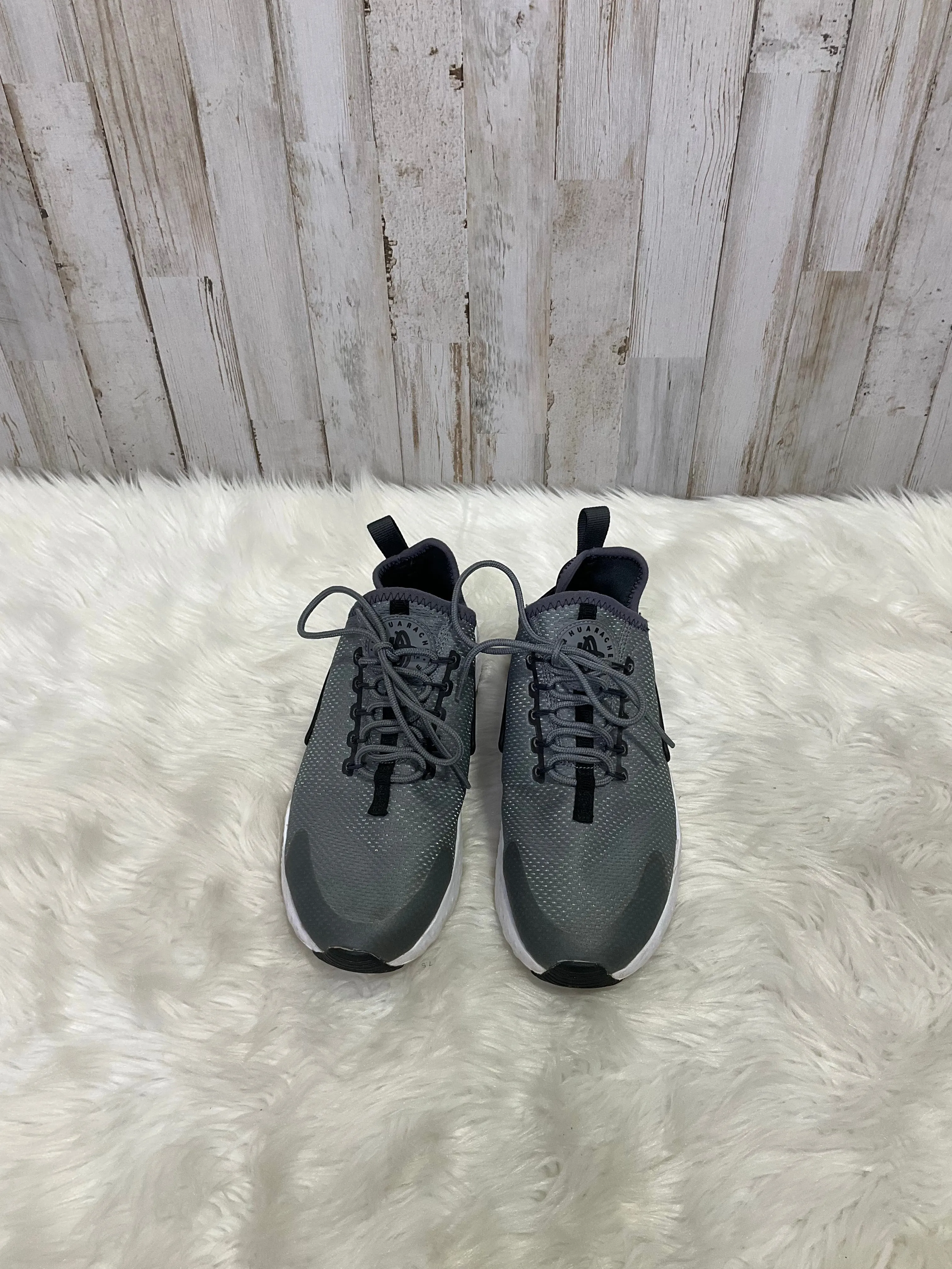 Shoes Athletic By Nike  Size: 7.5 nike
