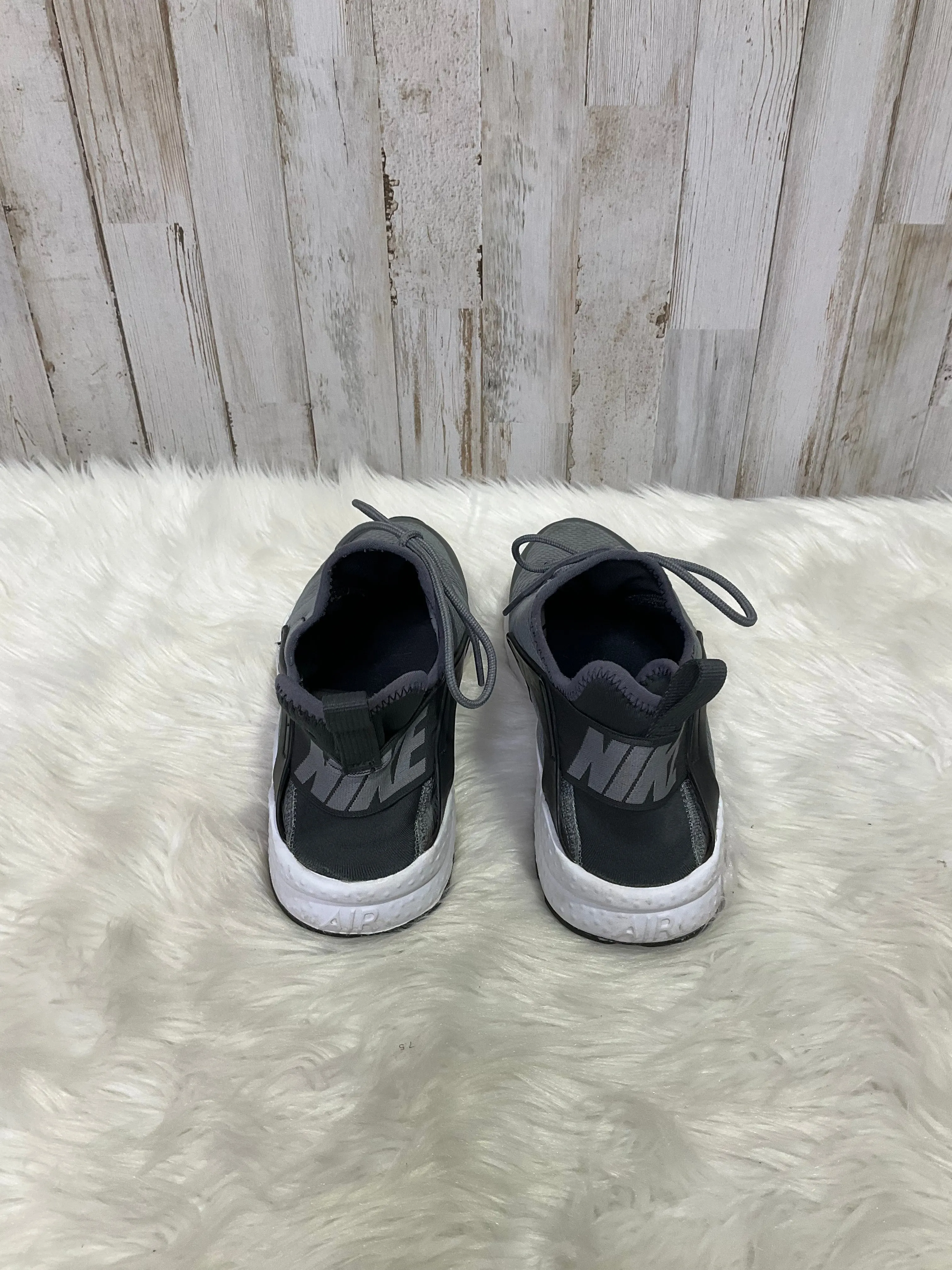 Shoes Athletic By Nike  Size: 7.5 nike