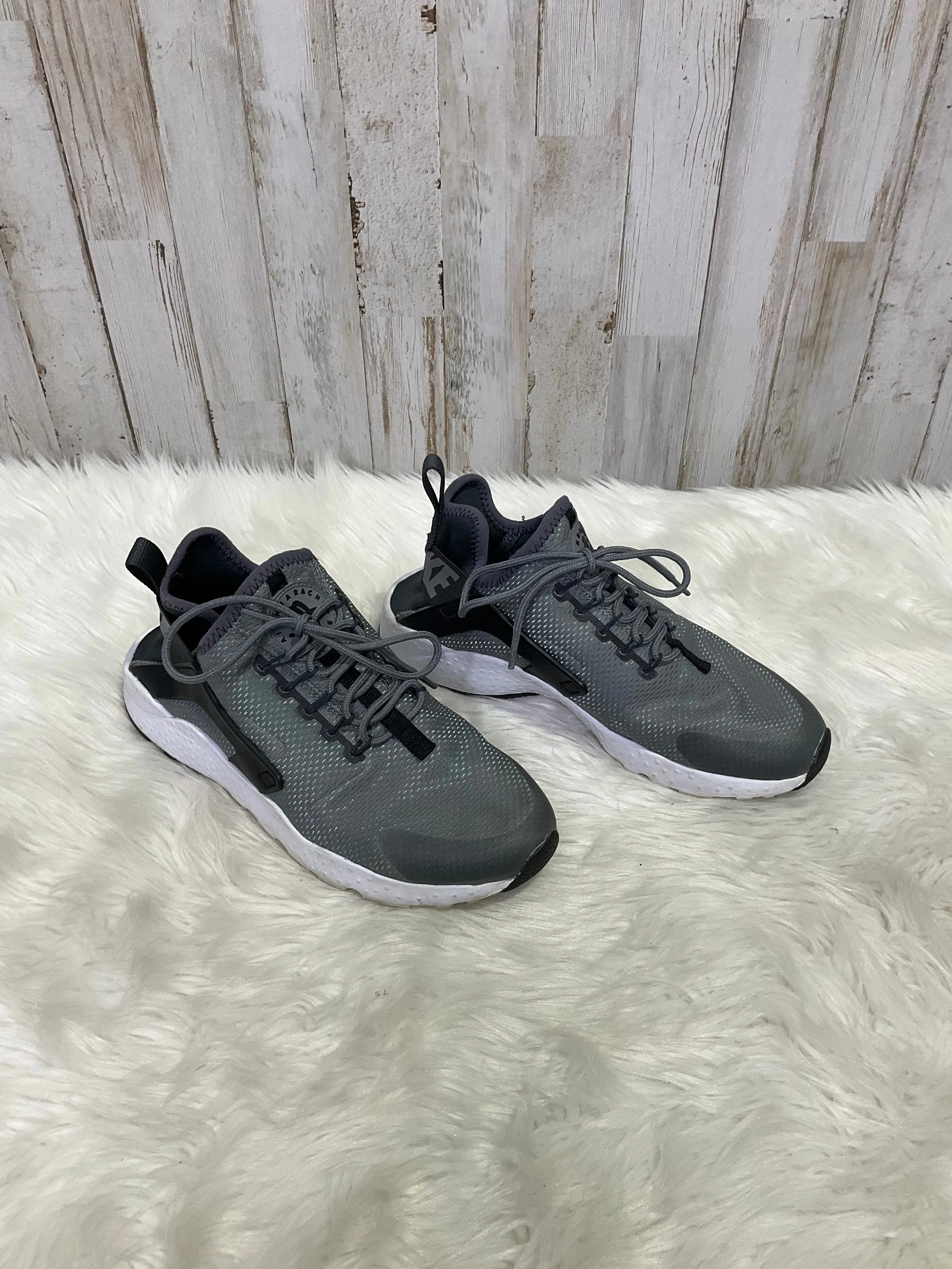 Shoes Athletic By Nike  Size: 7.5 nike