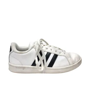 Shoes Sneakers By Adidas In White, Size: 7 adidas
