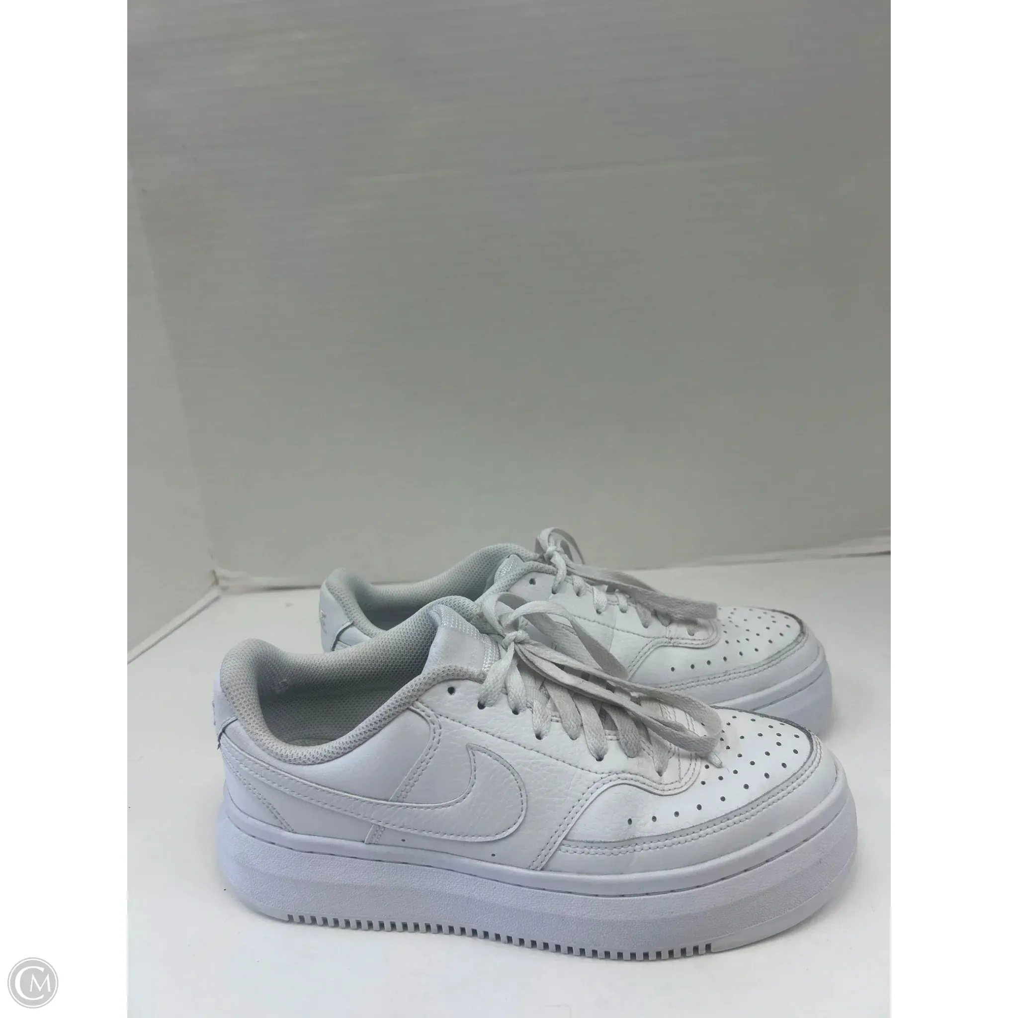 Shoes Sneakers By Nike In White, Size: 9 nike