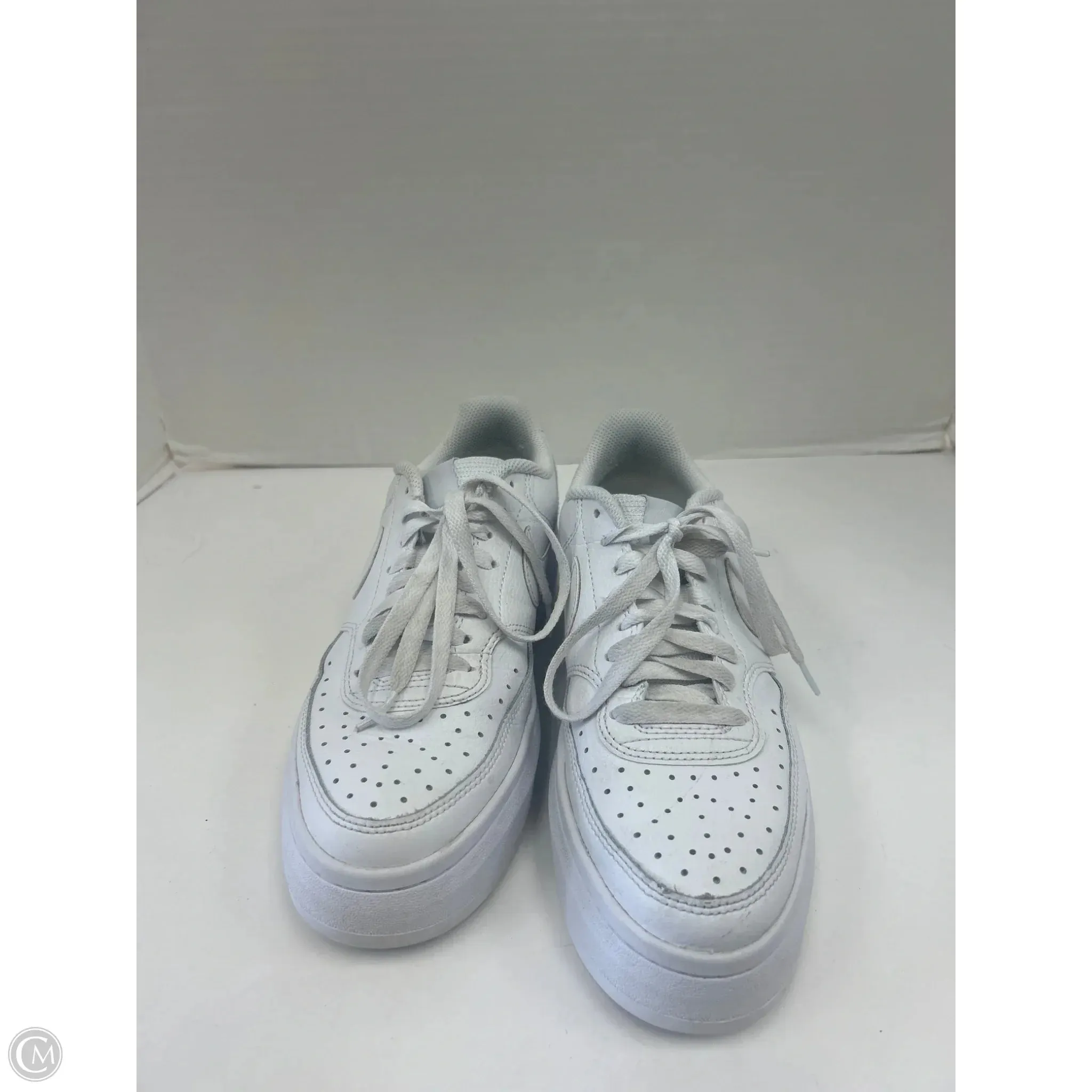 Shoes Sneakers By Nike In White, Size: 9 nike