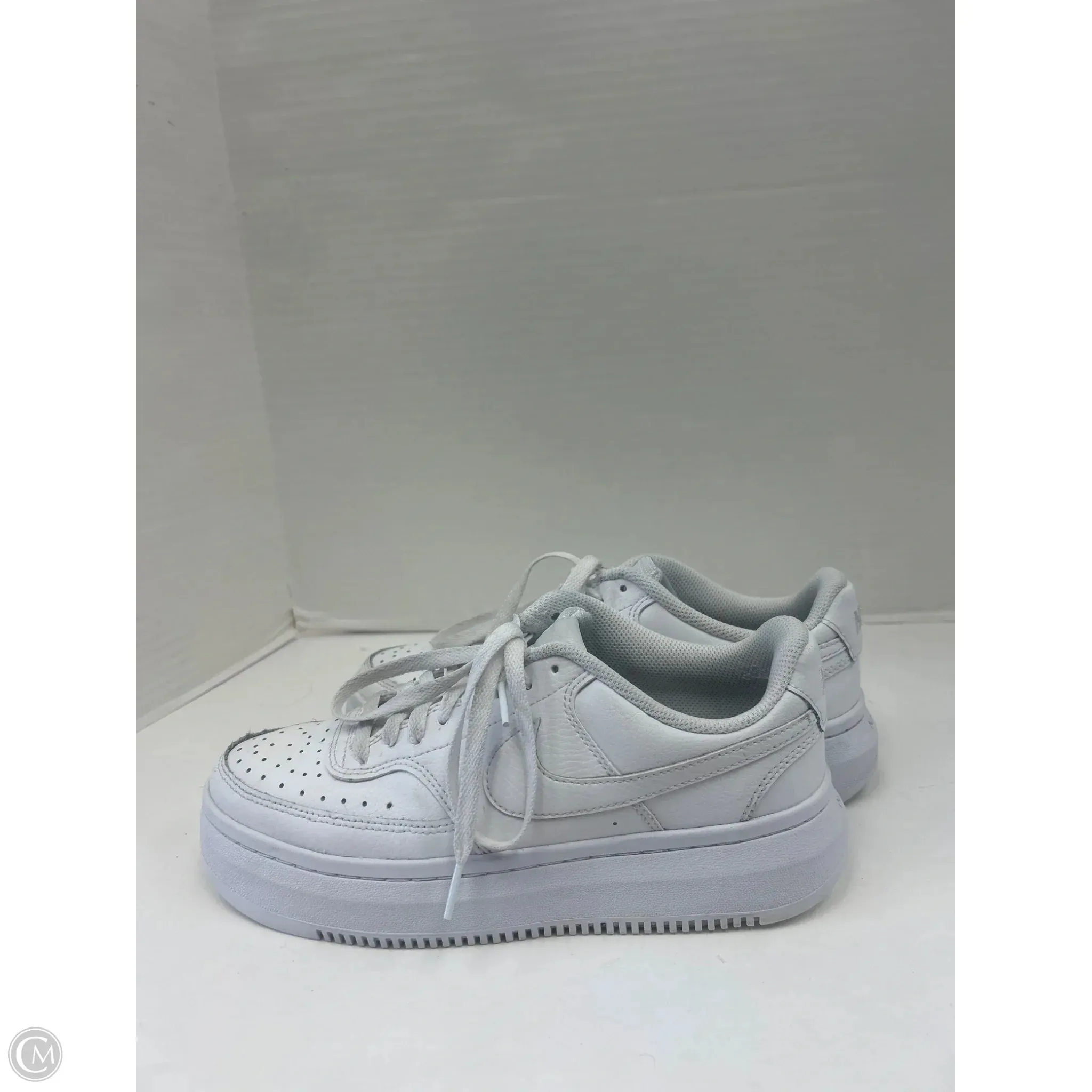 Shoes Sneakers By Nike In White, Size: 9 nike