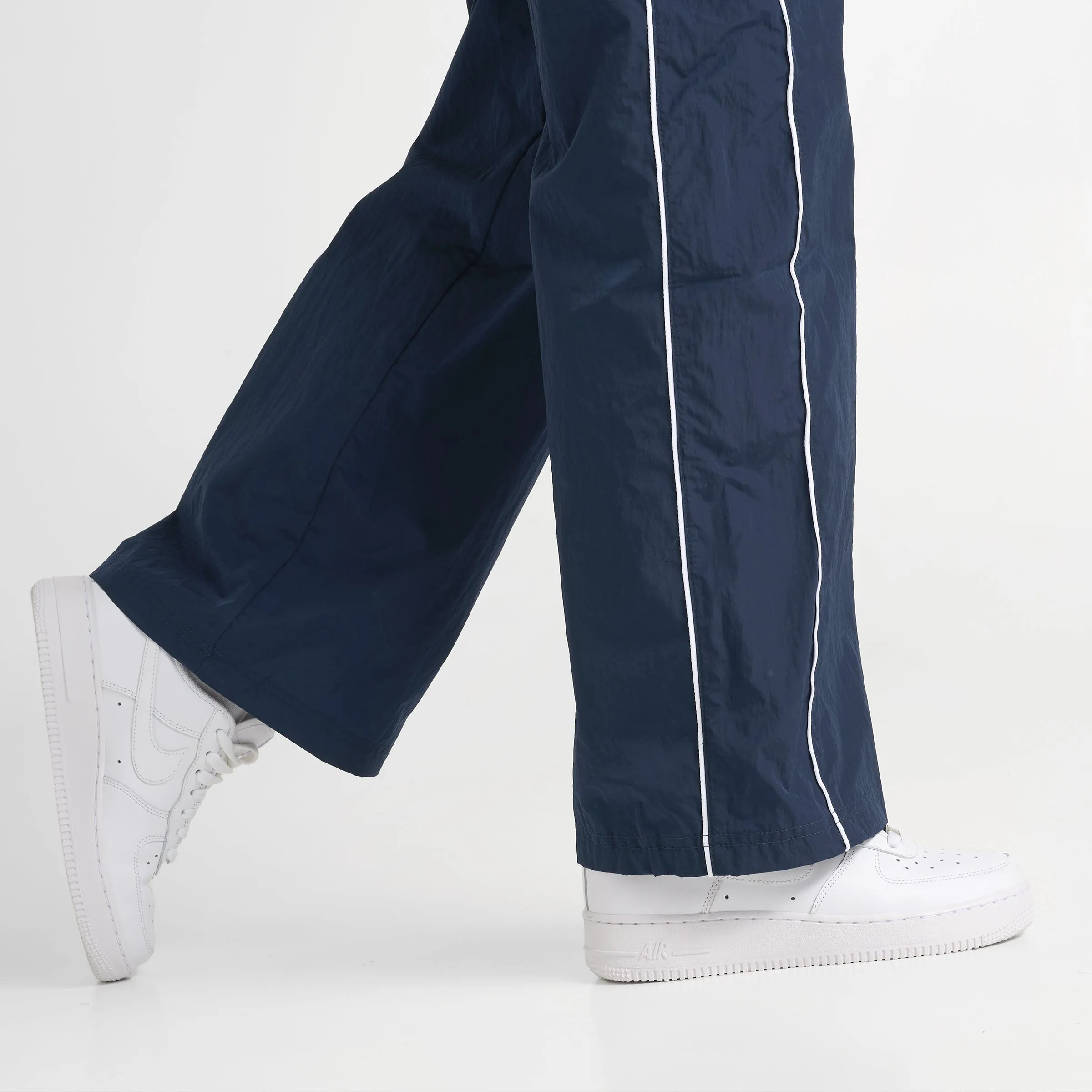 Womens Nike Nike Women's High-Waisted Woven Open-Hem Pants Armory Navy / White