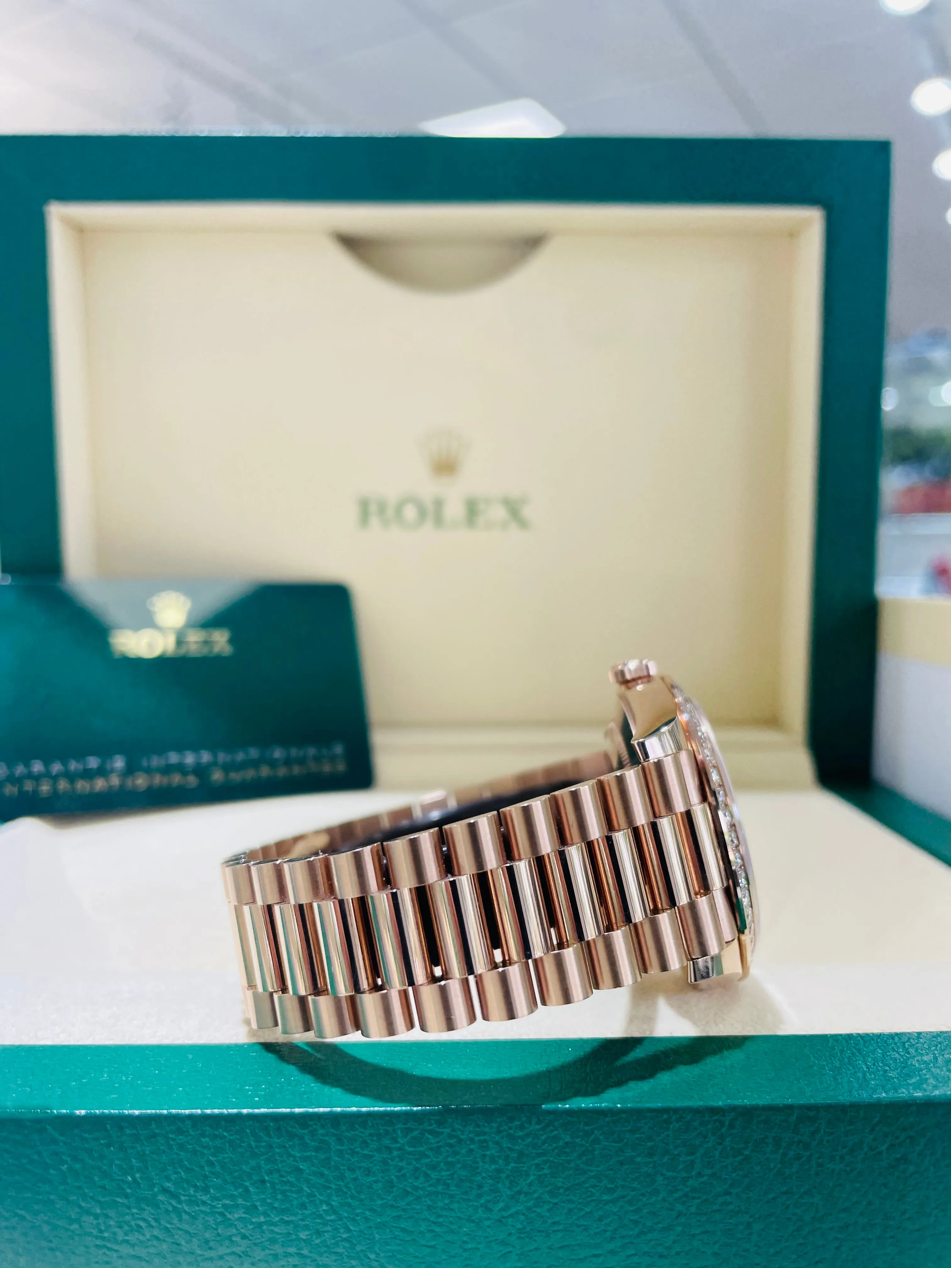   x 228345RBR Day-Date 40 Factory Pave Diamond Dial Factory Diamond Bezel President Bracelet Rose Gold