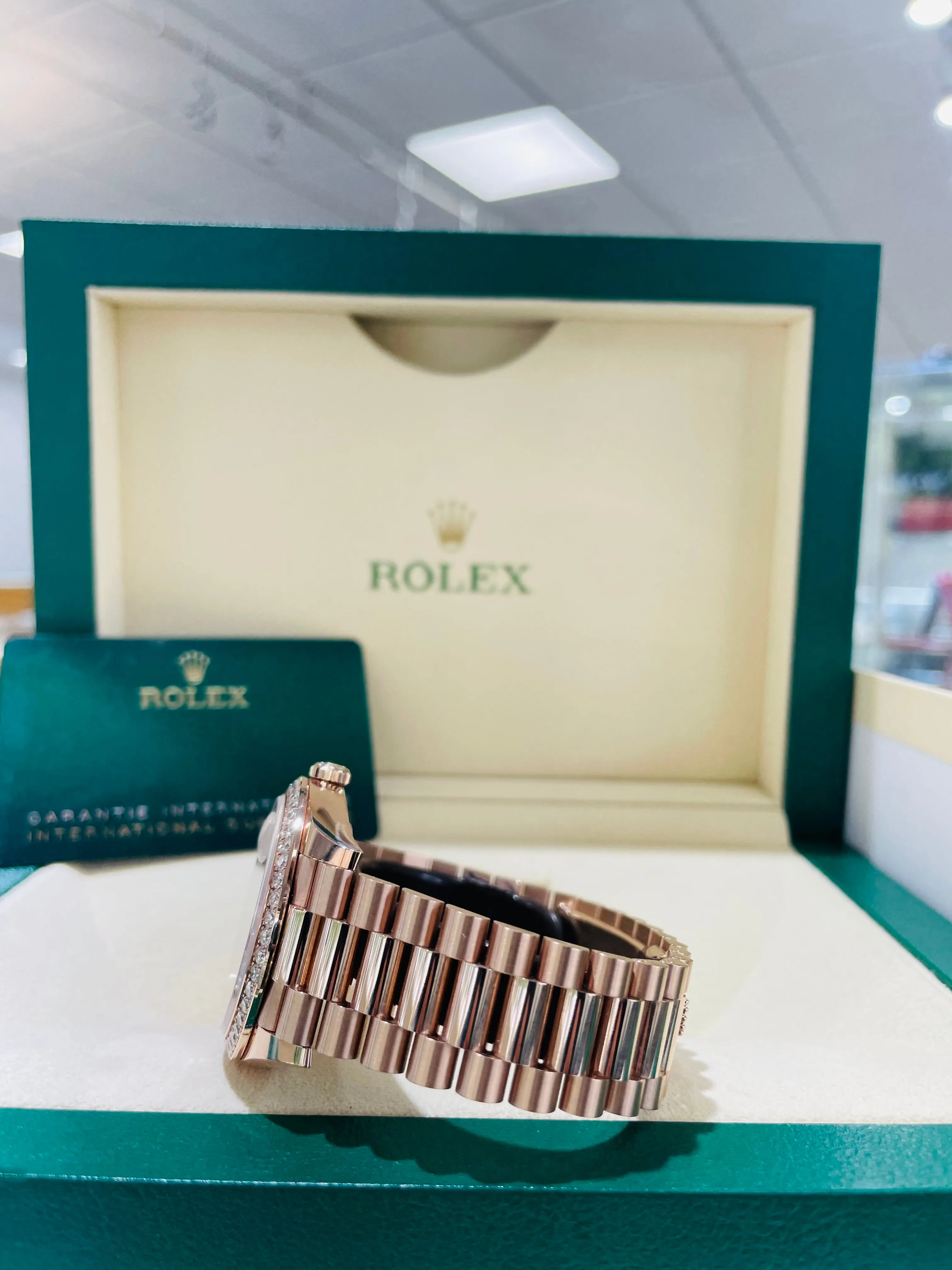   x 228345RBR Day-Date 40 Factory Pave Diamond Dial Factory Diamond Bezel President Bracelet Rose Gold