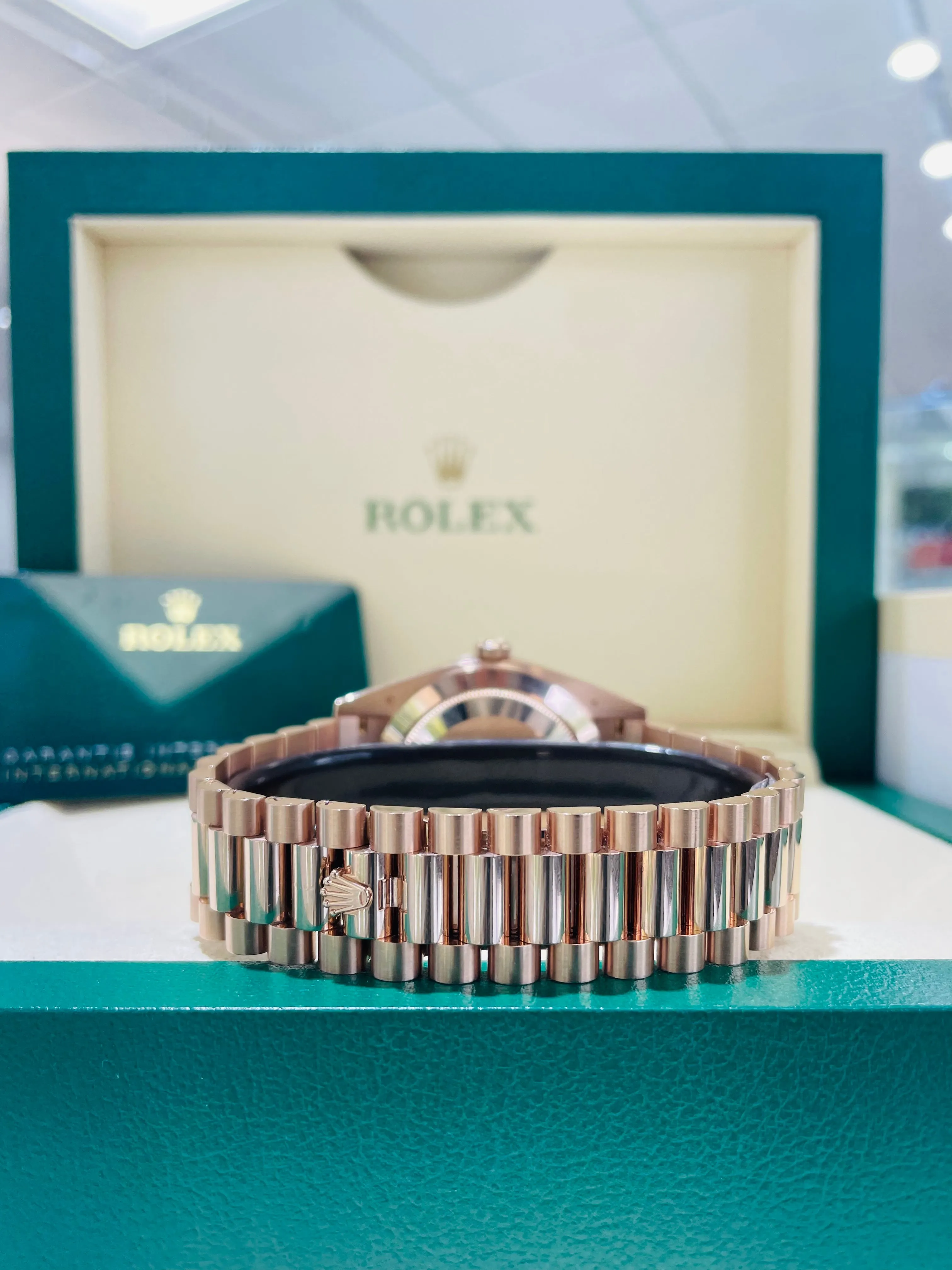   x 228345RBR Day-Date 40 Factory Pave Diamond Dial Factory Diamond Bezel President Bracelet Rose Gold