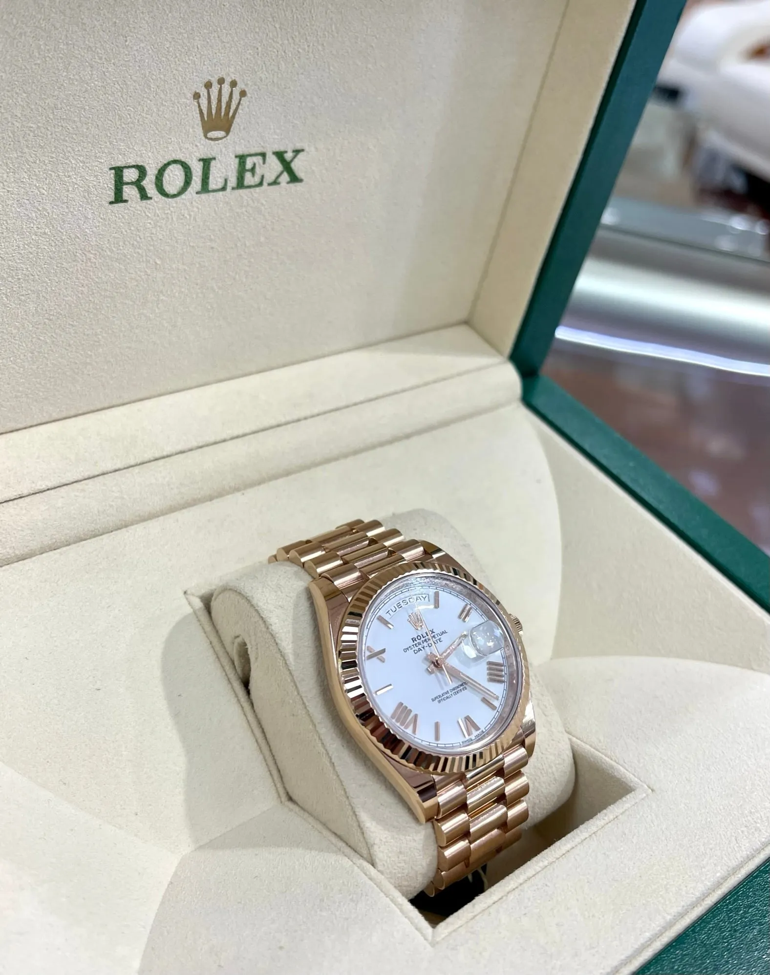   x Day-Date President 40mm White Roman 228235 Rose Gold Box And Papers Preowned